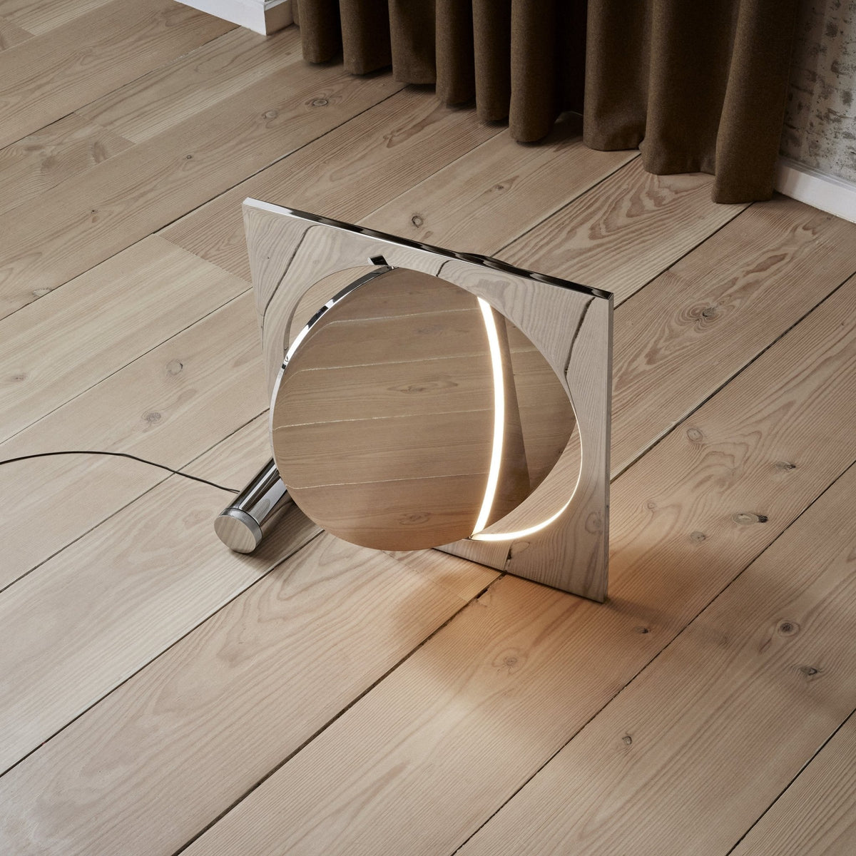 Eclipse Mirror Table Lamp