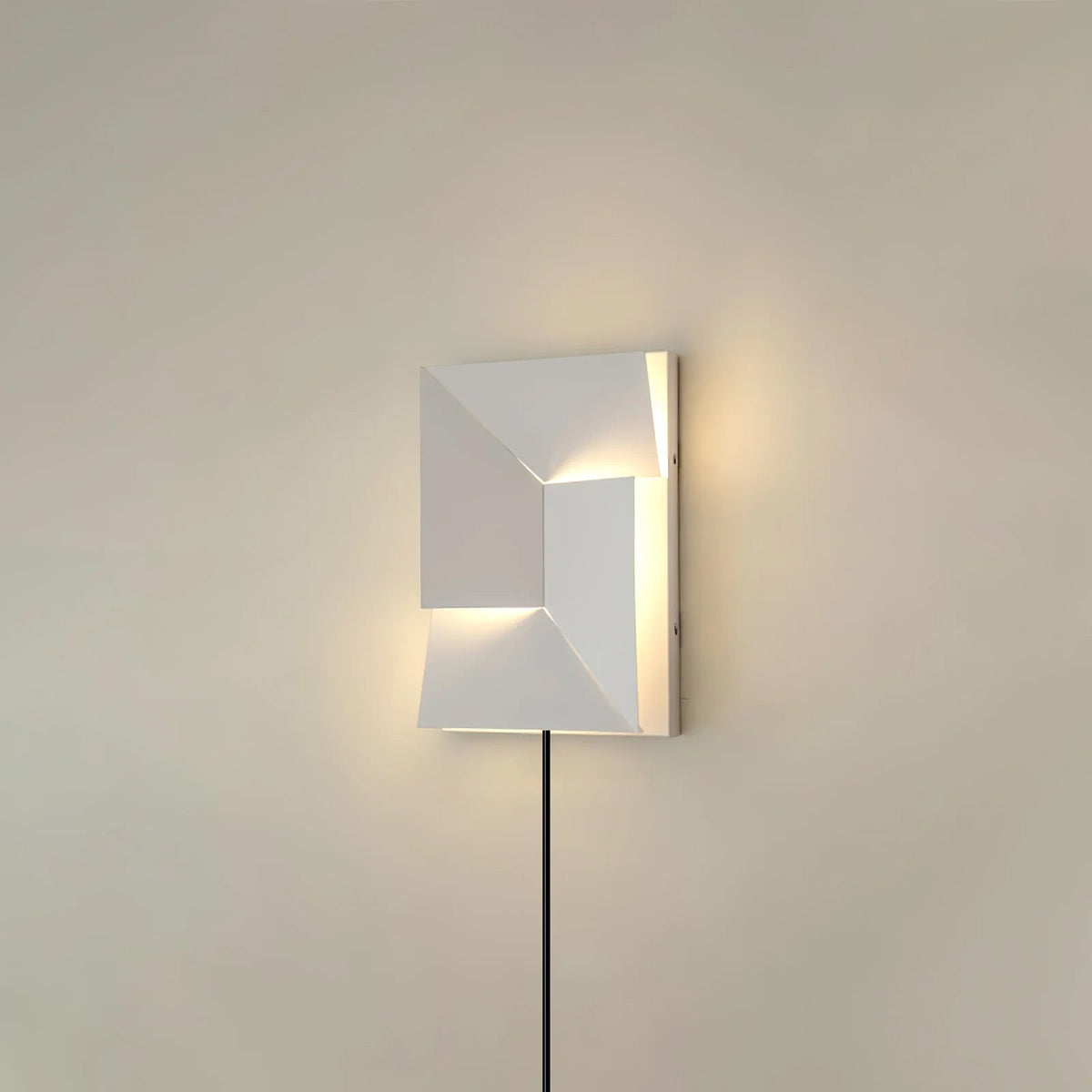 Shadows Grand Plug-in Sconce