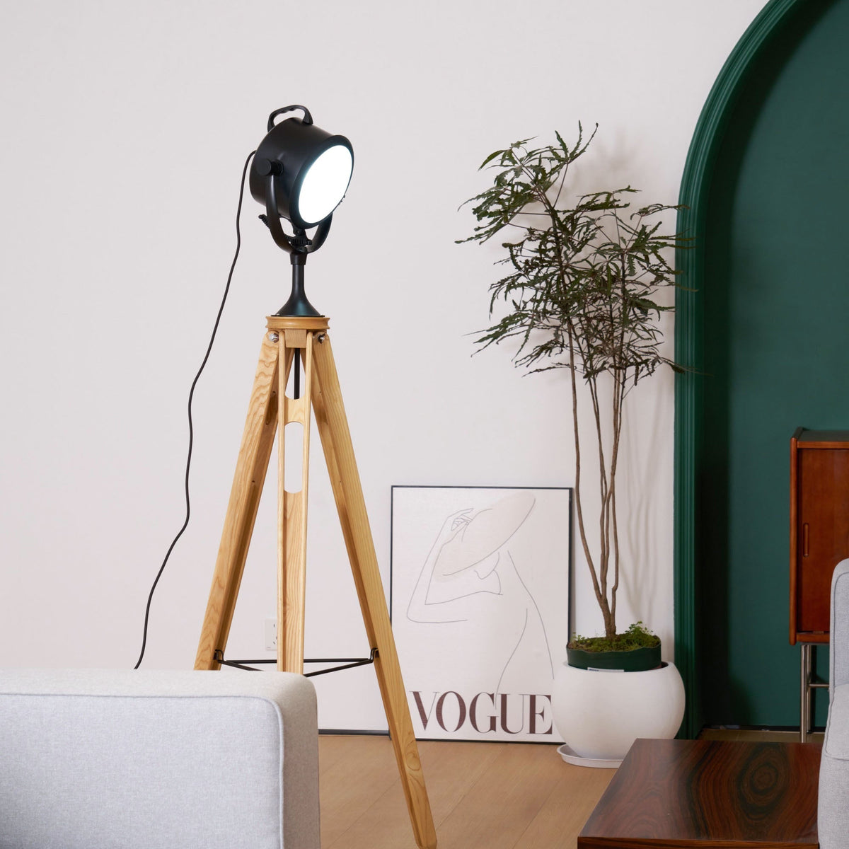 Alfred Tripod Floor Lamp