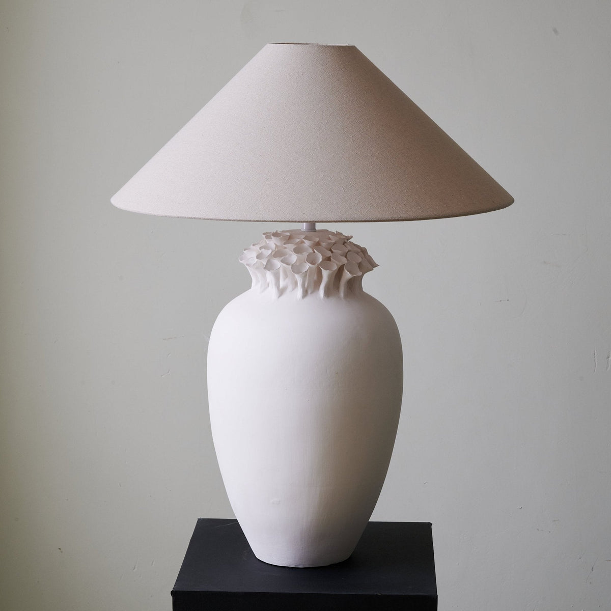 Blossom Crest Ceramic Table Lamp