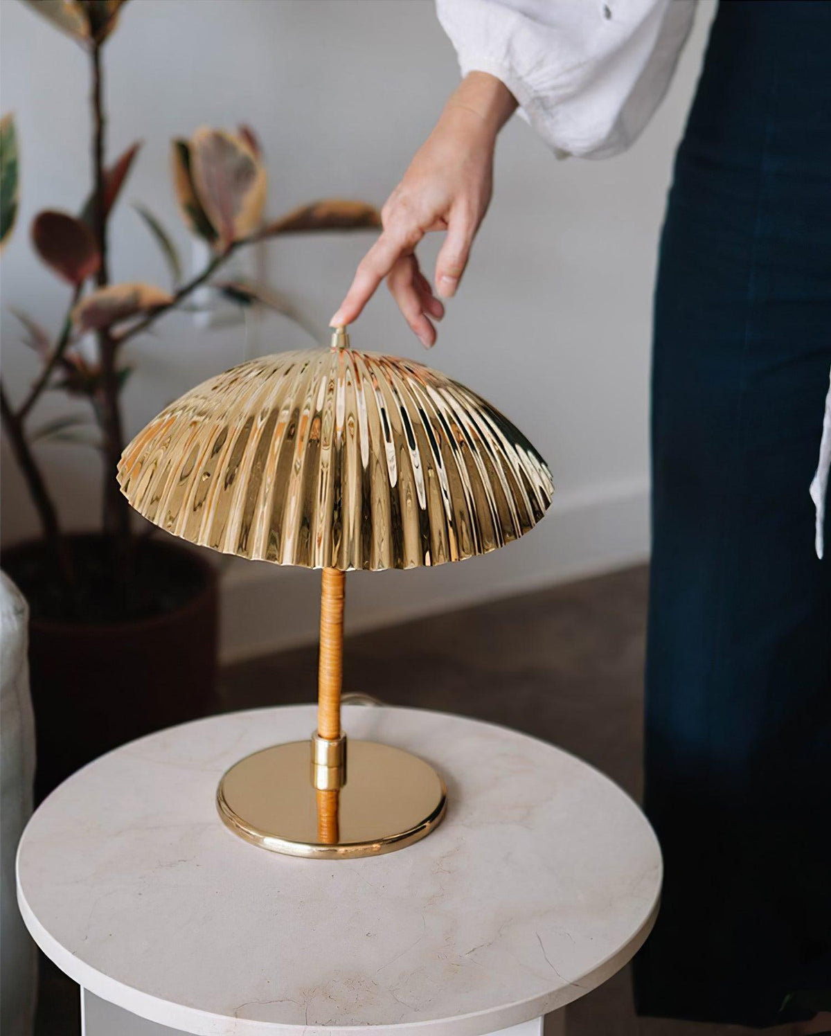 Brass Shell Table Lamp - view 13