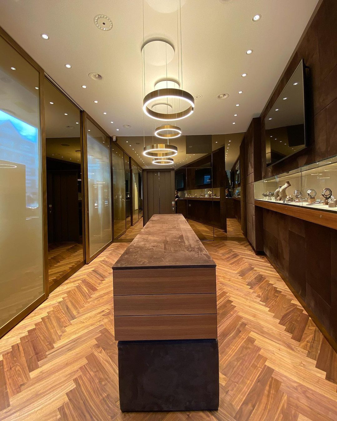 Circular Chandelier - view 105