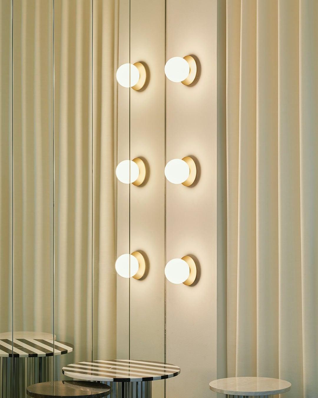 Corona Round Wall Lamp