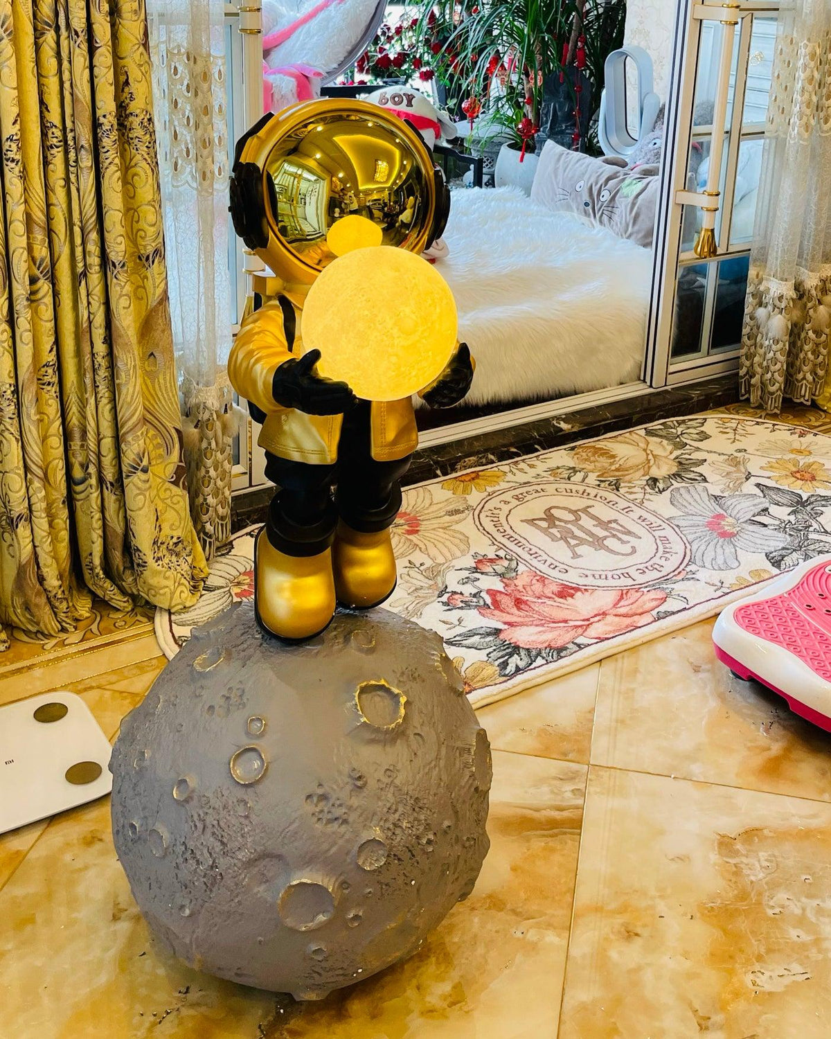 Diver Astronaut Built-in Battery Floor Lamp - view 10
