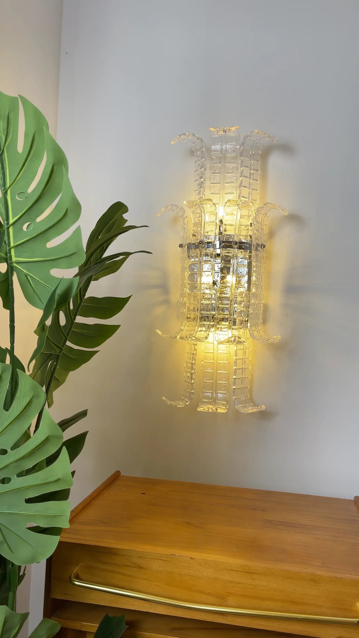 Elegant Murano Leaf Shape Glass Wall Sconce - view 6