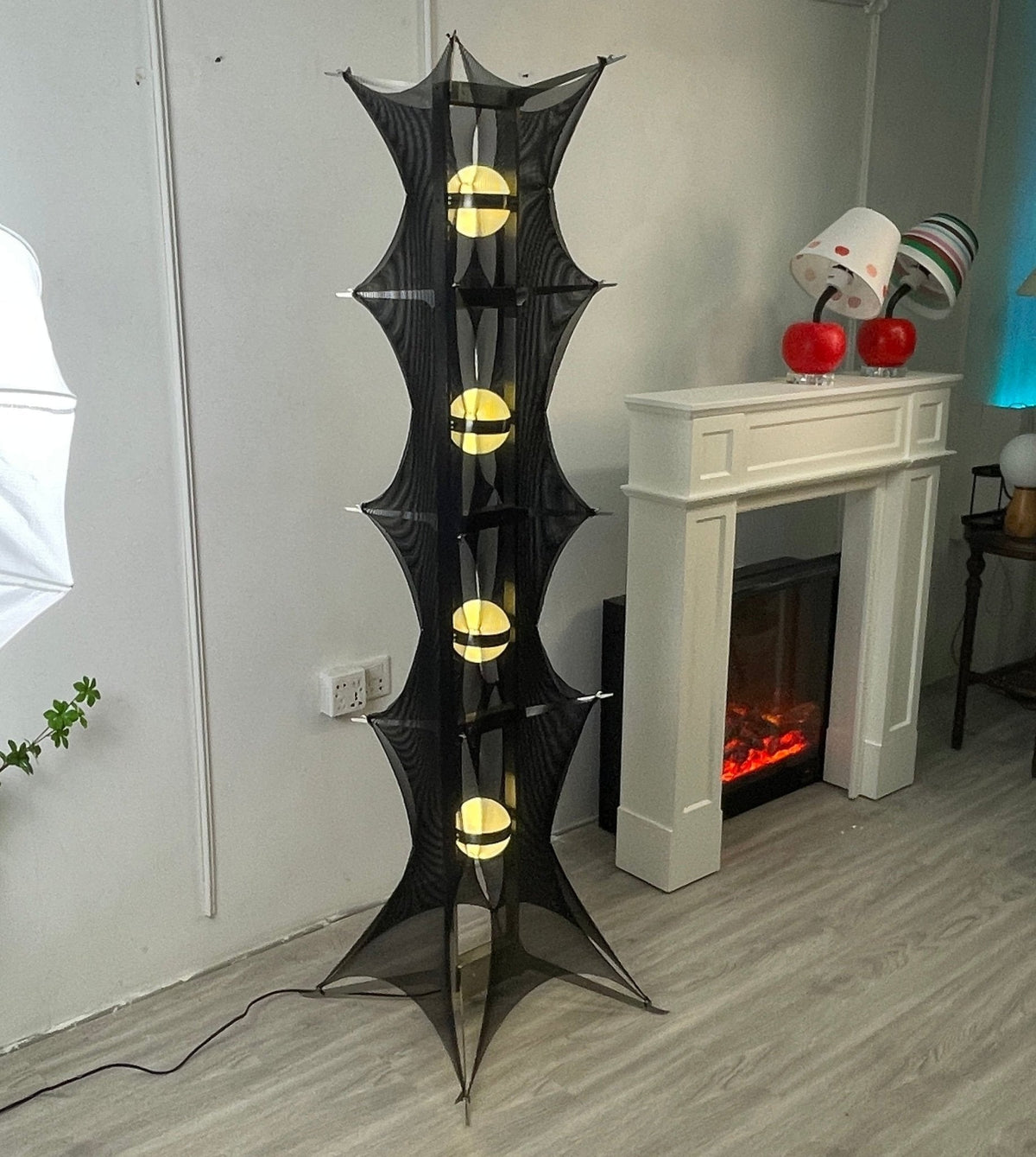 Noir Mesh Tower Floor Lamp