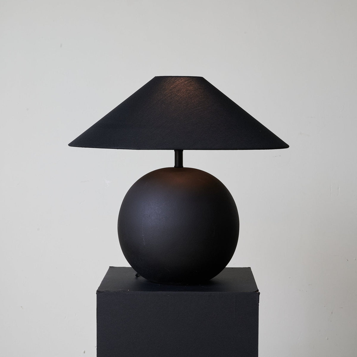 Obsidian Sphere Table Lamp