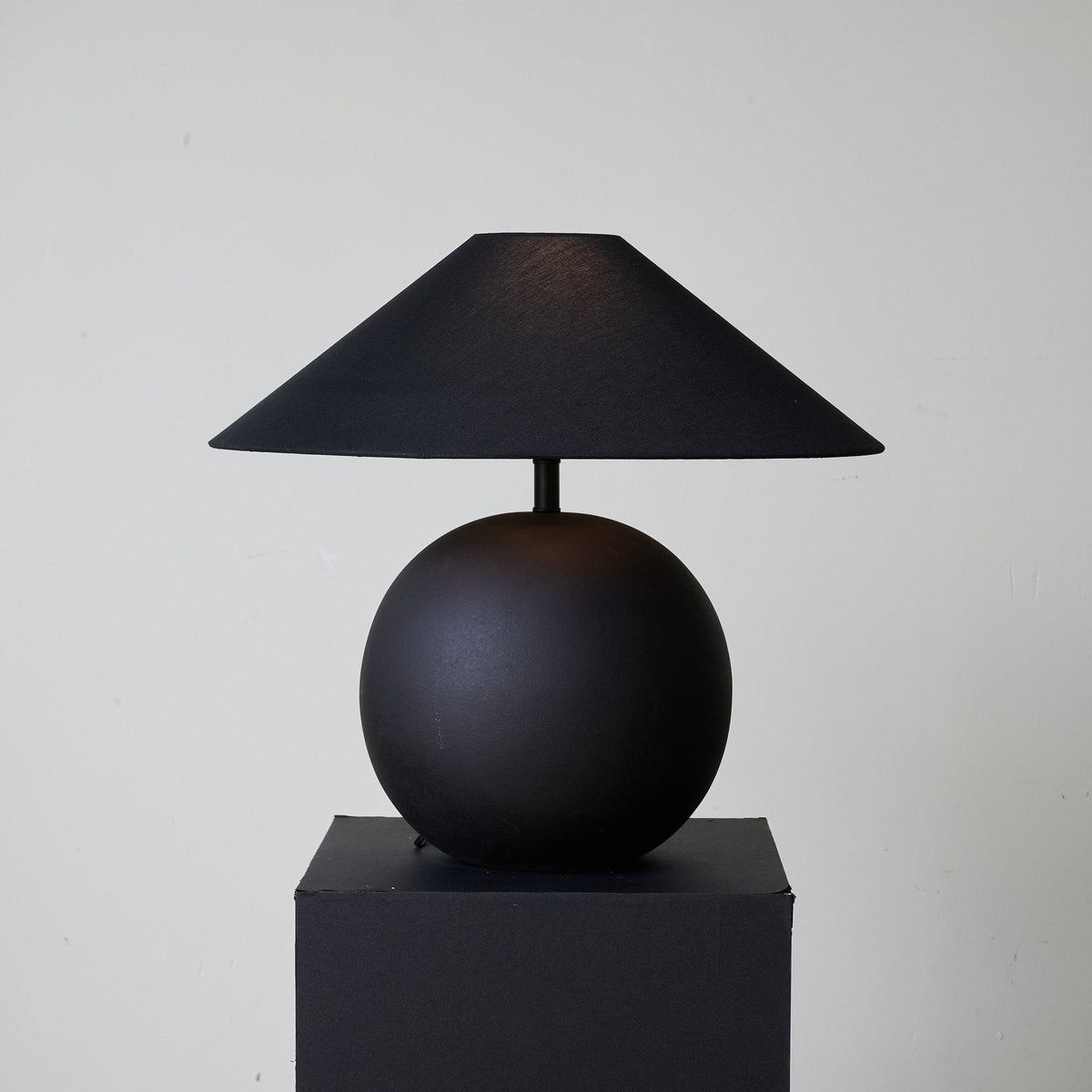 Obsidian Sphere Table Lamp