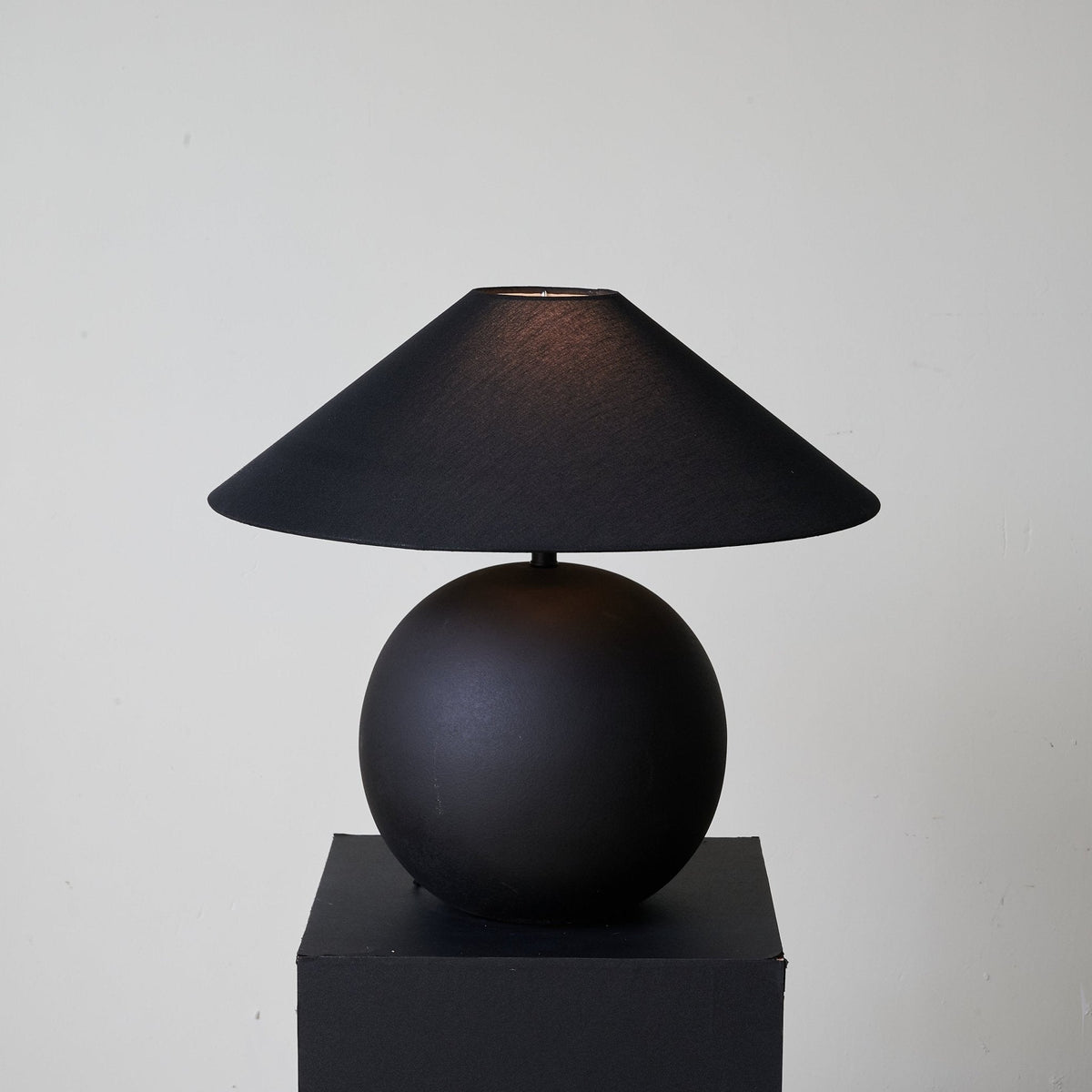 Obsidian Sphere Table Lamp