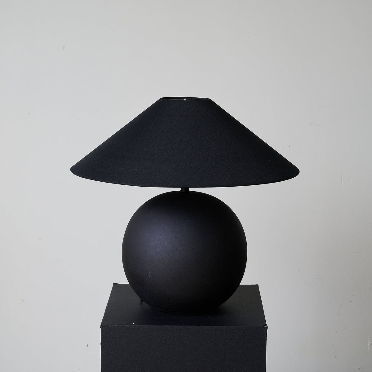 Obsidian Sphere Table Lamp
