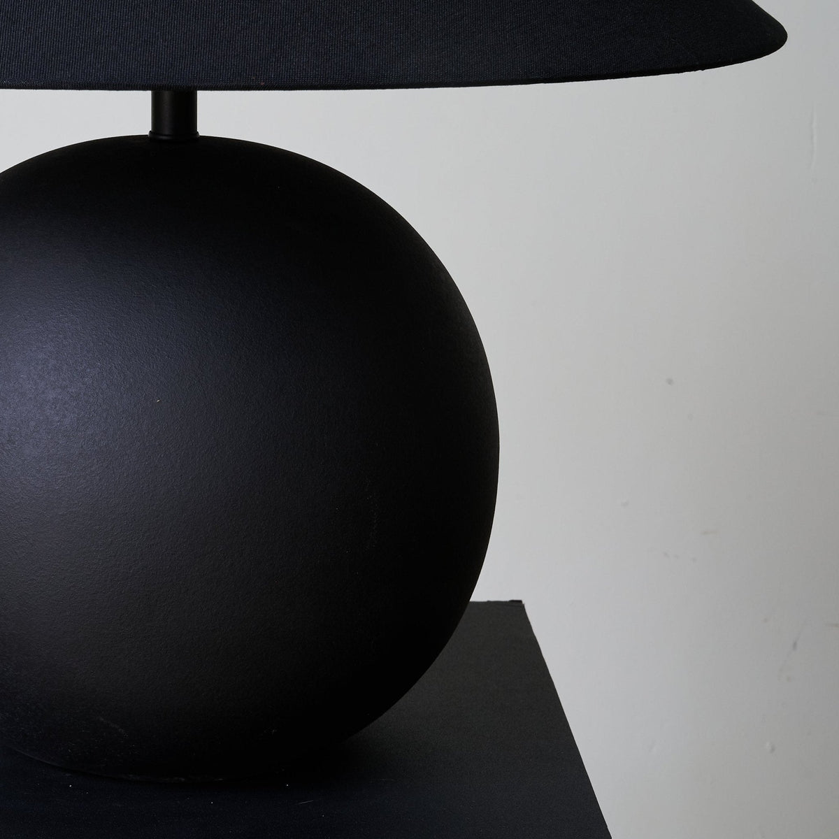 Obsidian Sphere Table Lamp