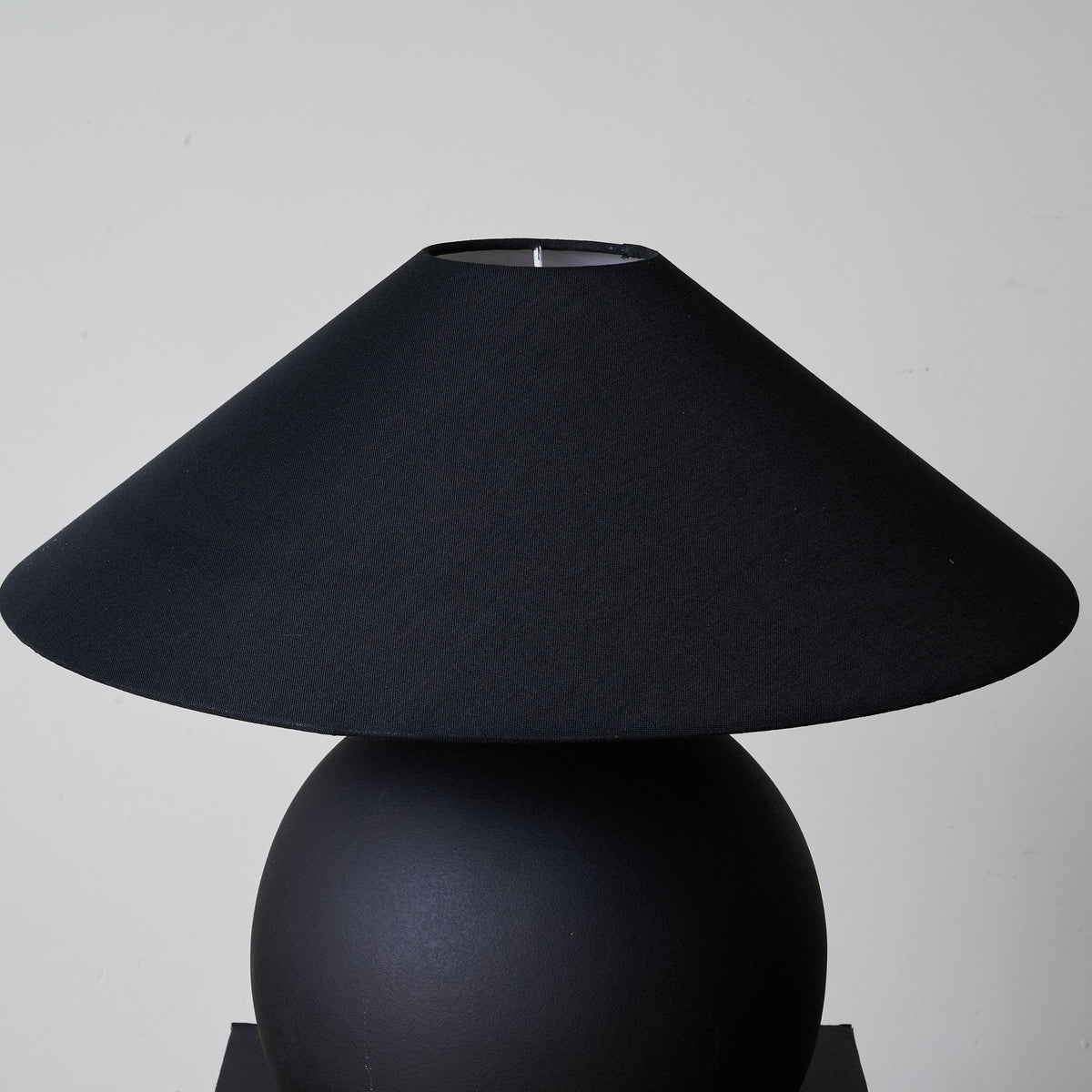 Obsidian Sphere Table Lamp