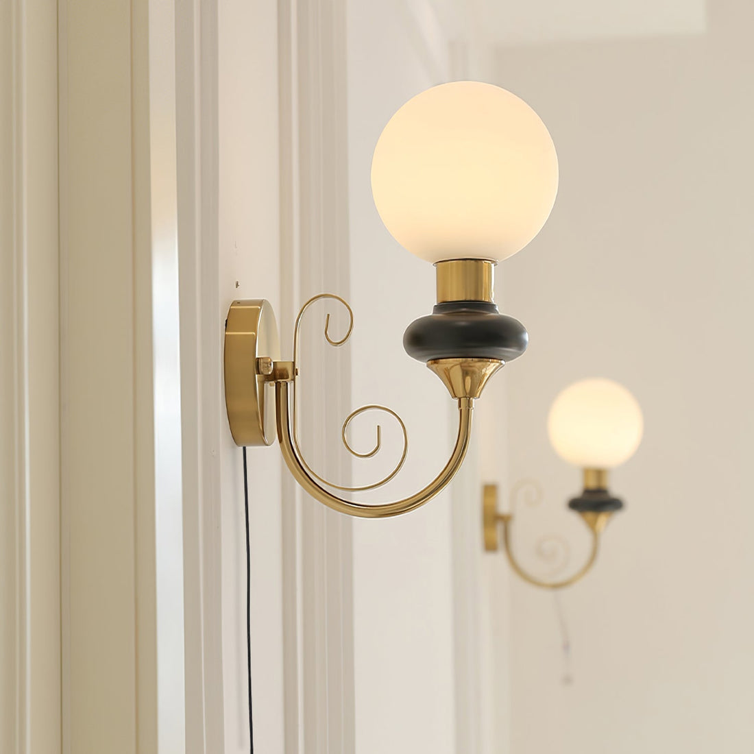 Onyx Plug-in Wall Lamp