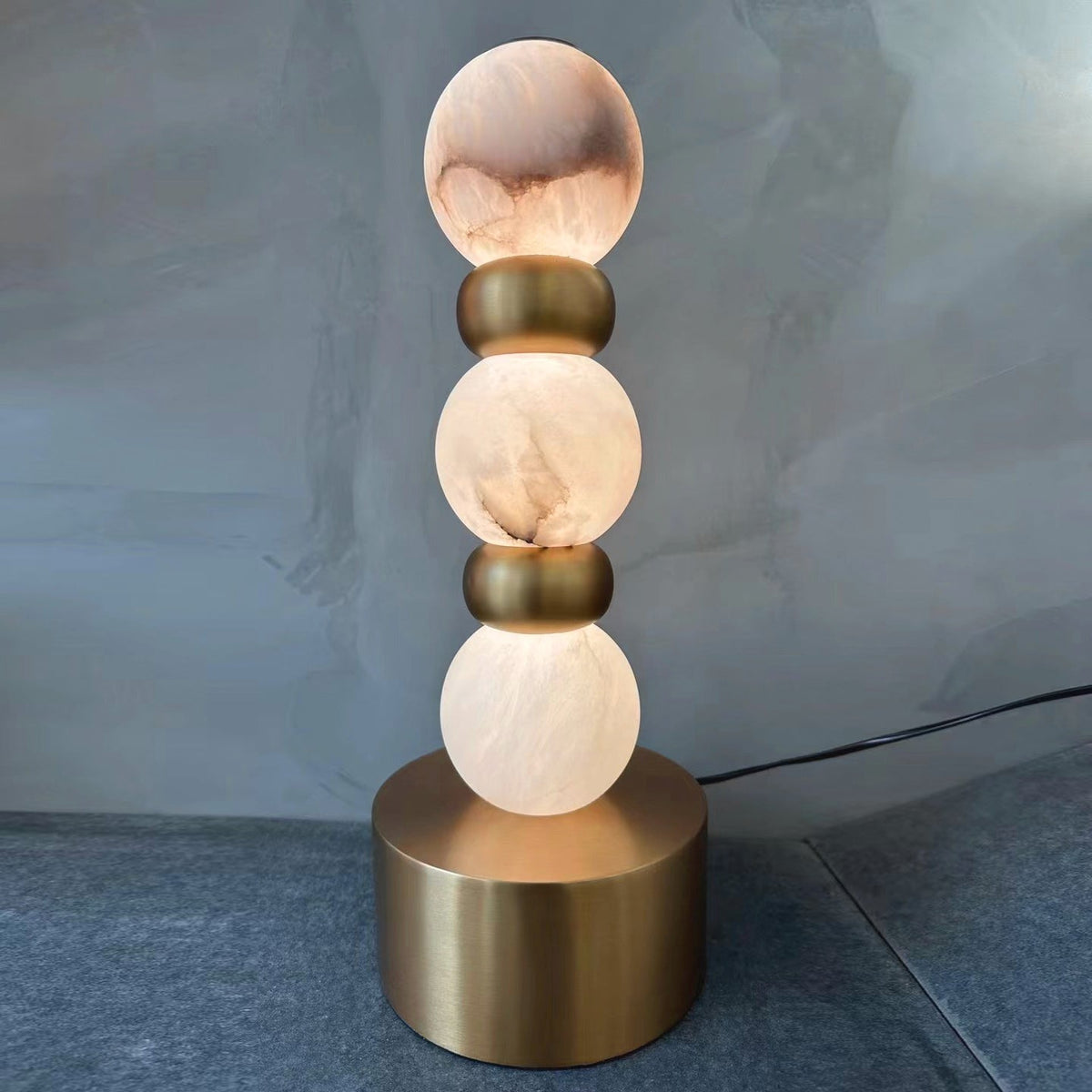 Pearl Xyx Table Lamp - view 2