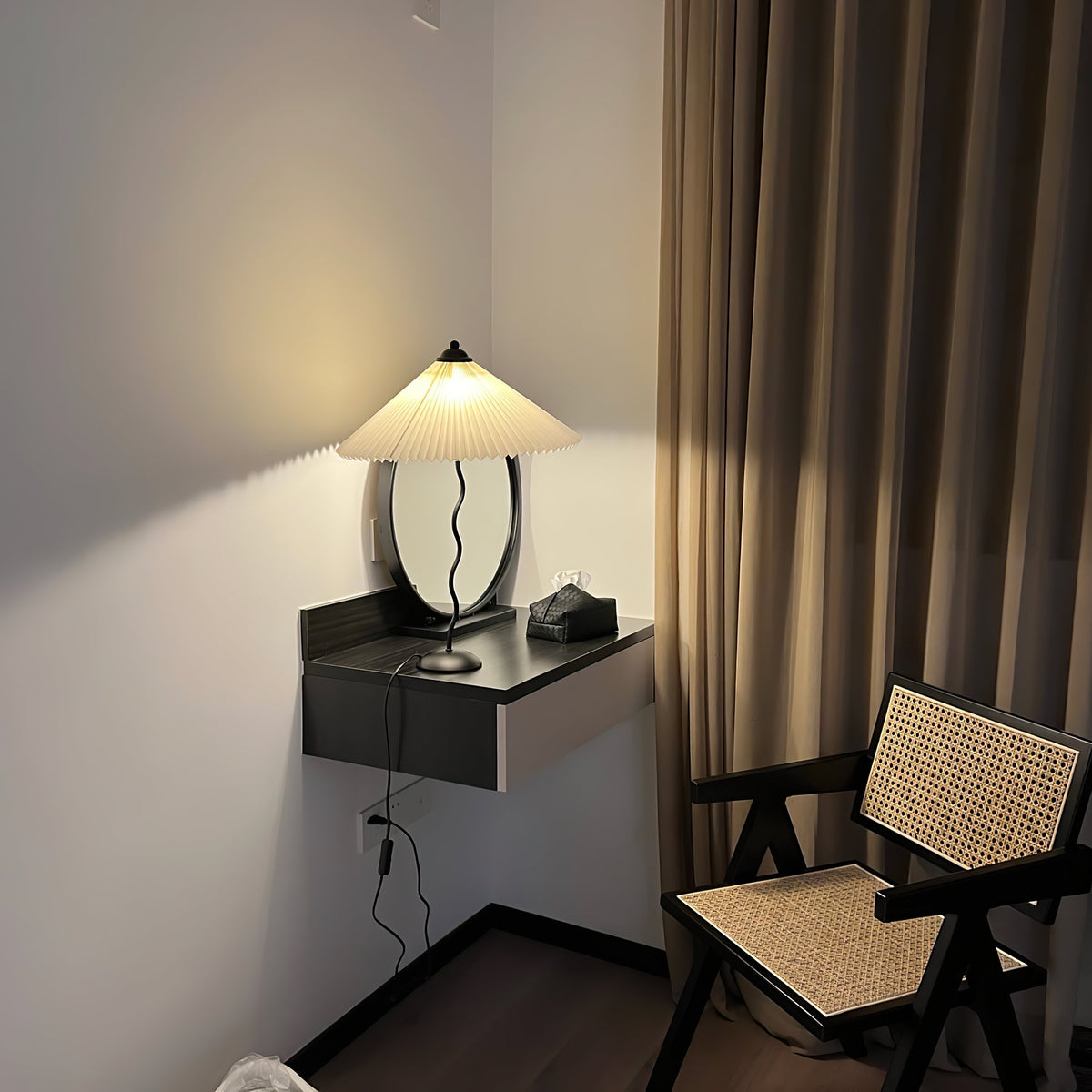 Pleated Hat Table Lamp - view 50