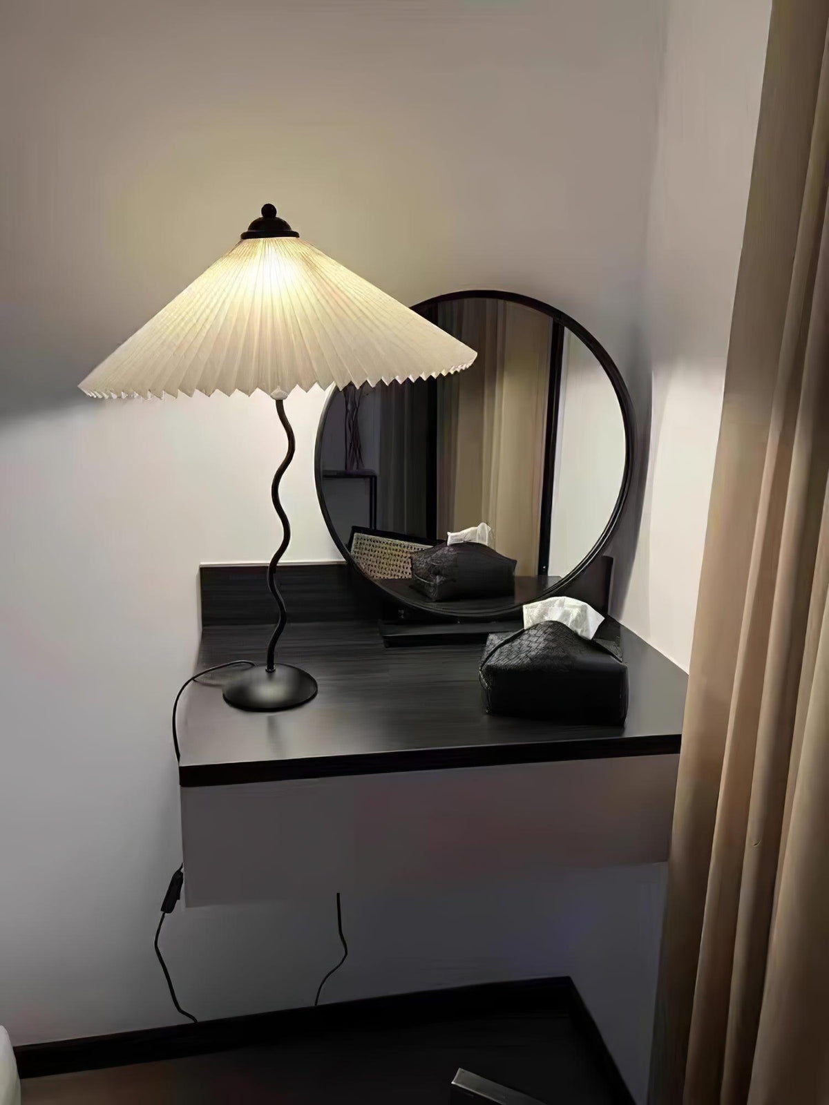 Pleated Hat Table Lamp - view 34