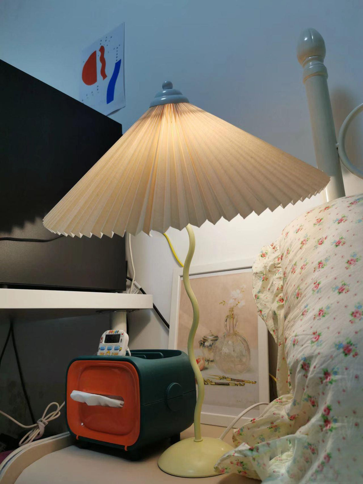 Pleated Hat Table Lamp - view 38