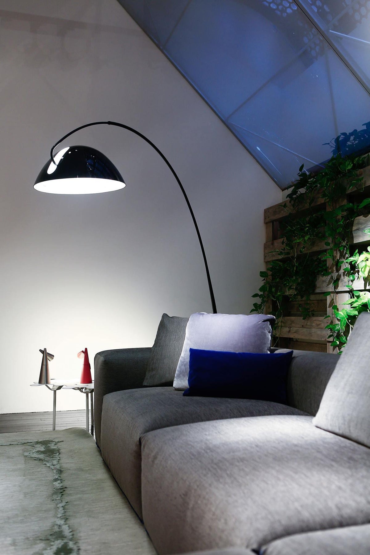 Verse Arc Floor Lamp - view 6