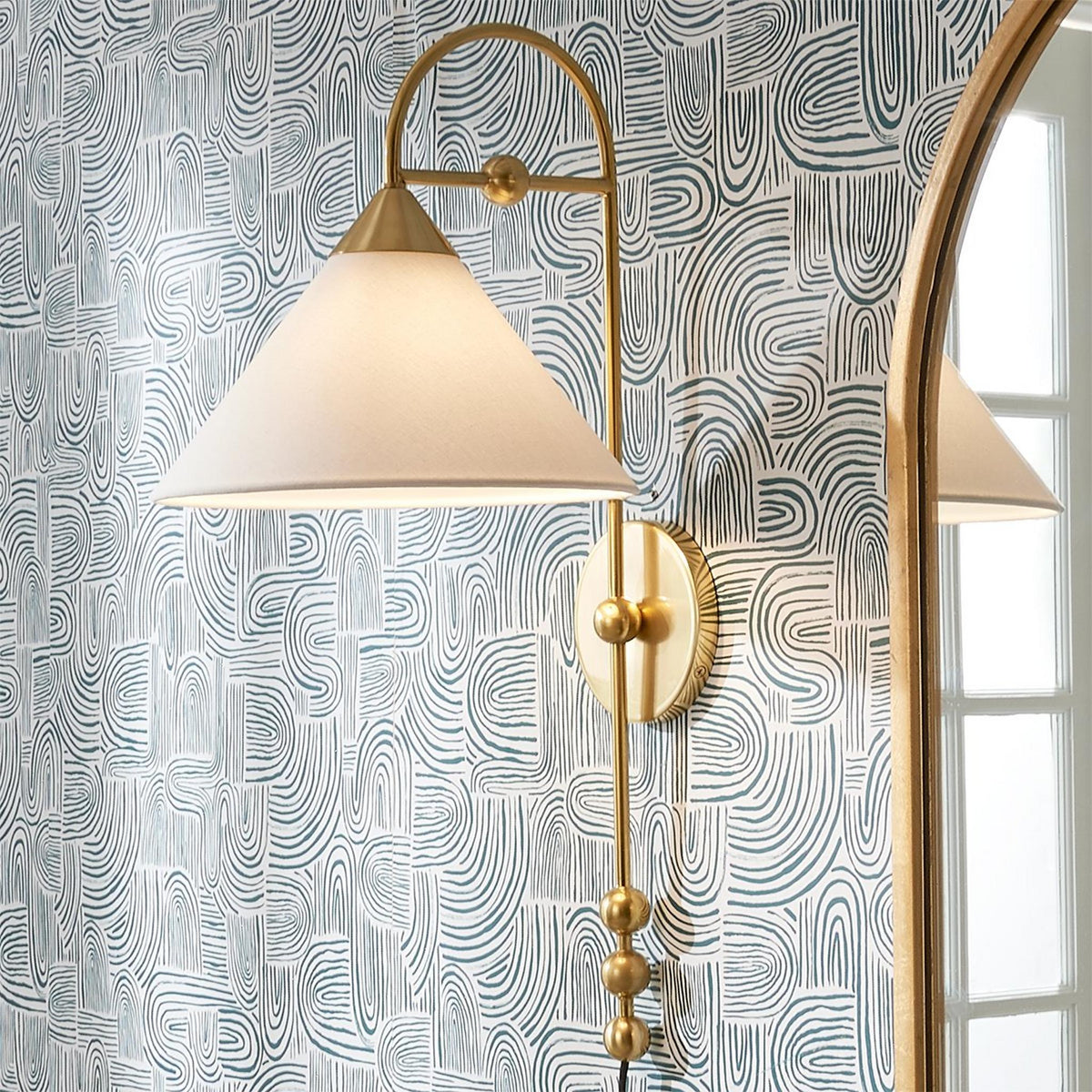Savoe Plug-In Sconce