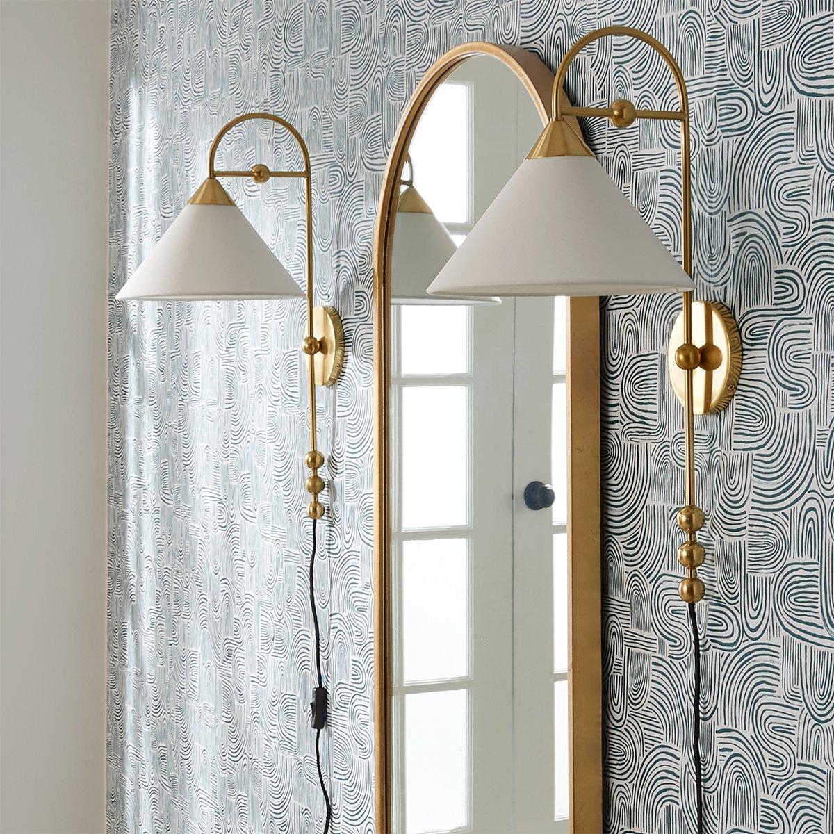 Savoe Plug-In Sconce