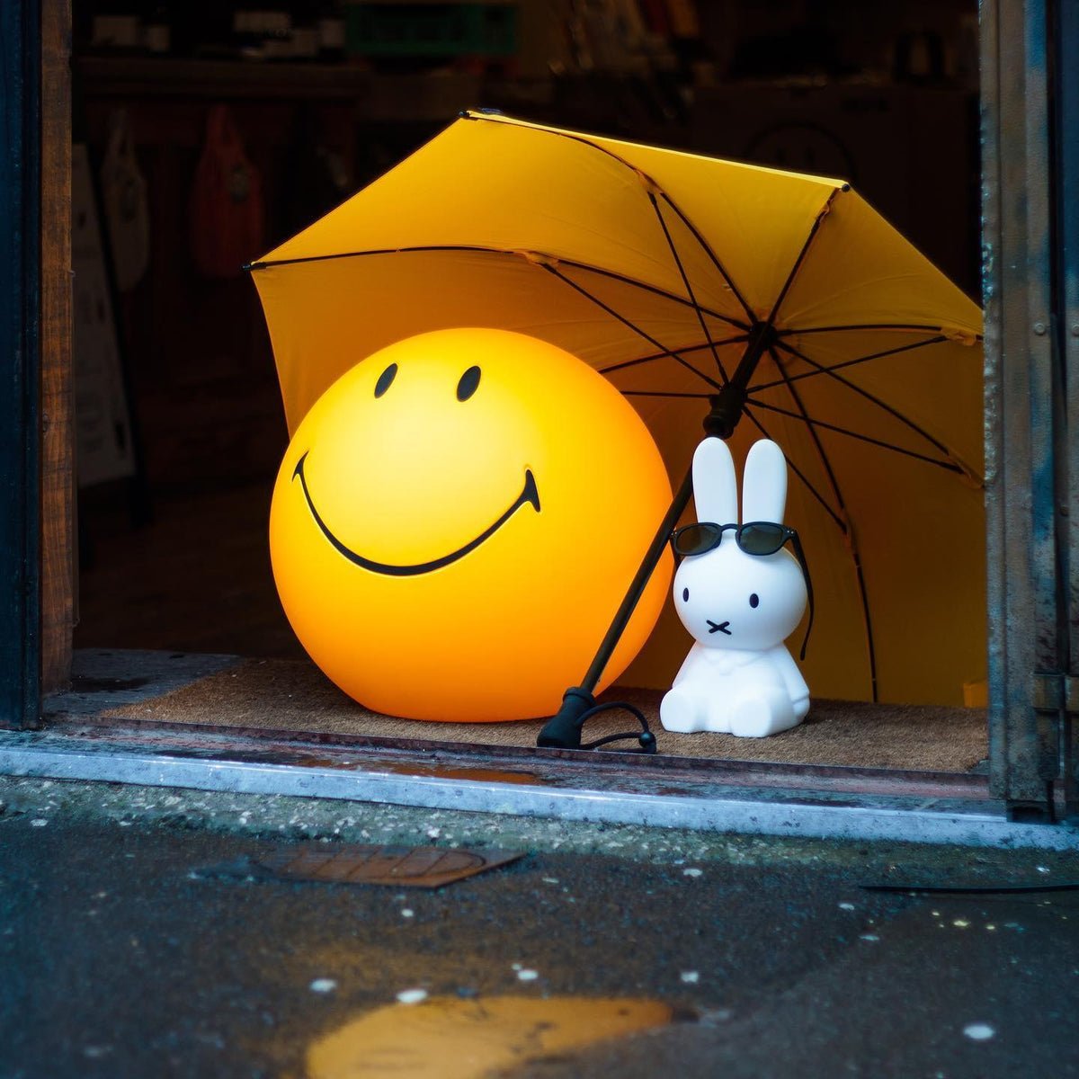 Smiling Rechargeable Built-in Battery Table Lamp - view 4