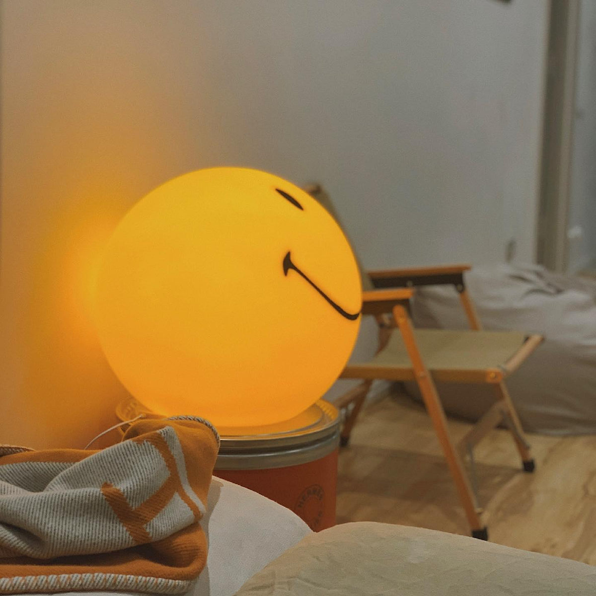 Smiling Table Lamp - view 16