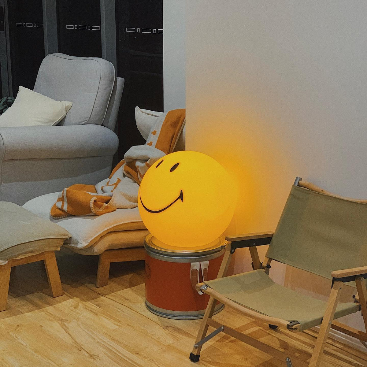 Smiling Table Lamp - view 17