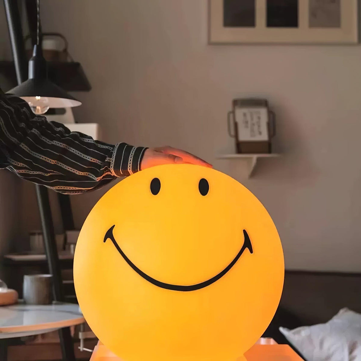 Smiling Table Lamp - view 19