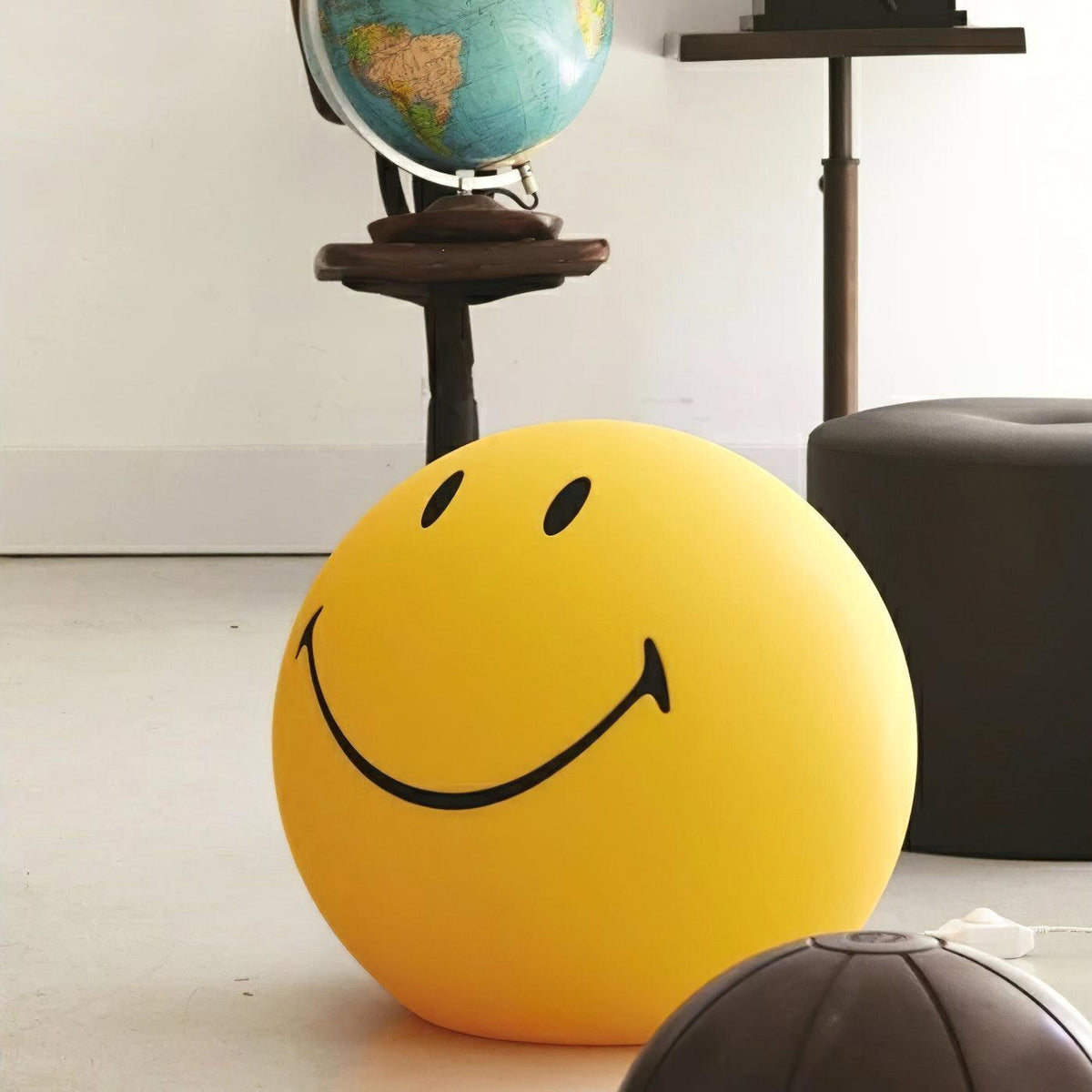 Smiling Table Lamp - view 2
