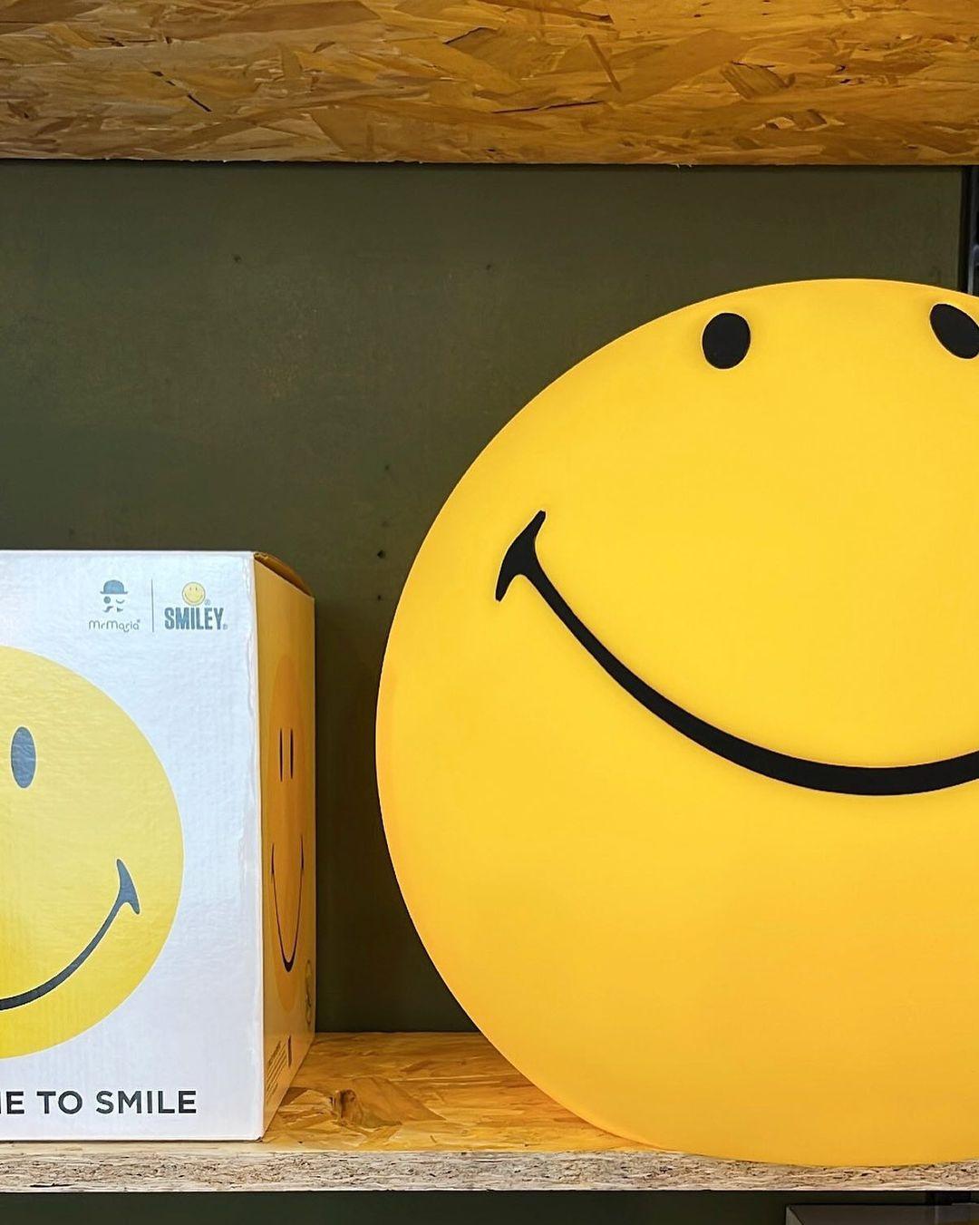 Smiling Table Lamp - view 27