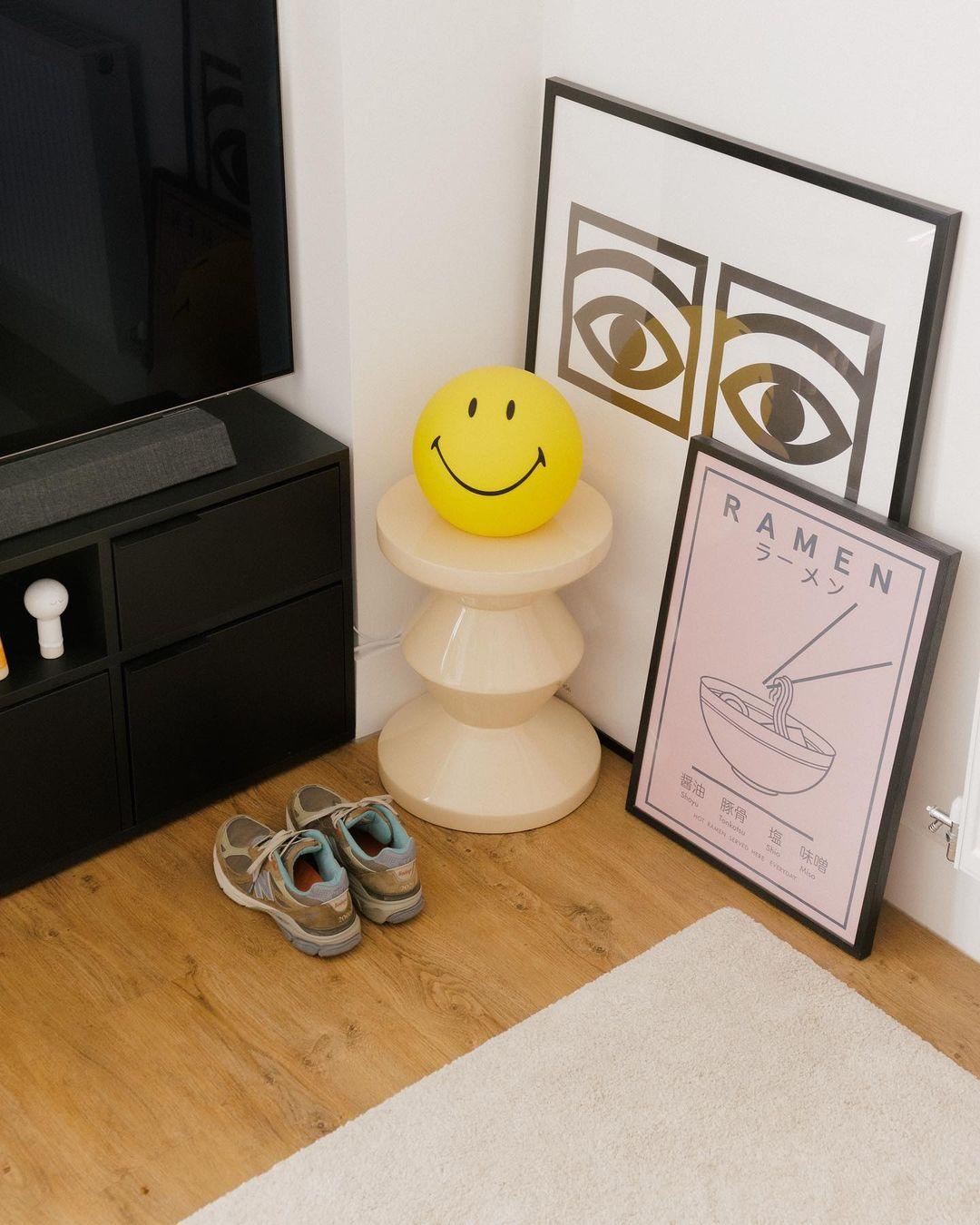 Smiling Table Lamp - view 28