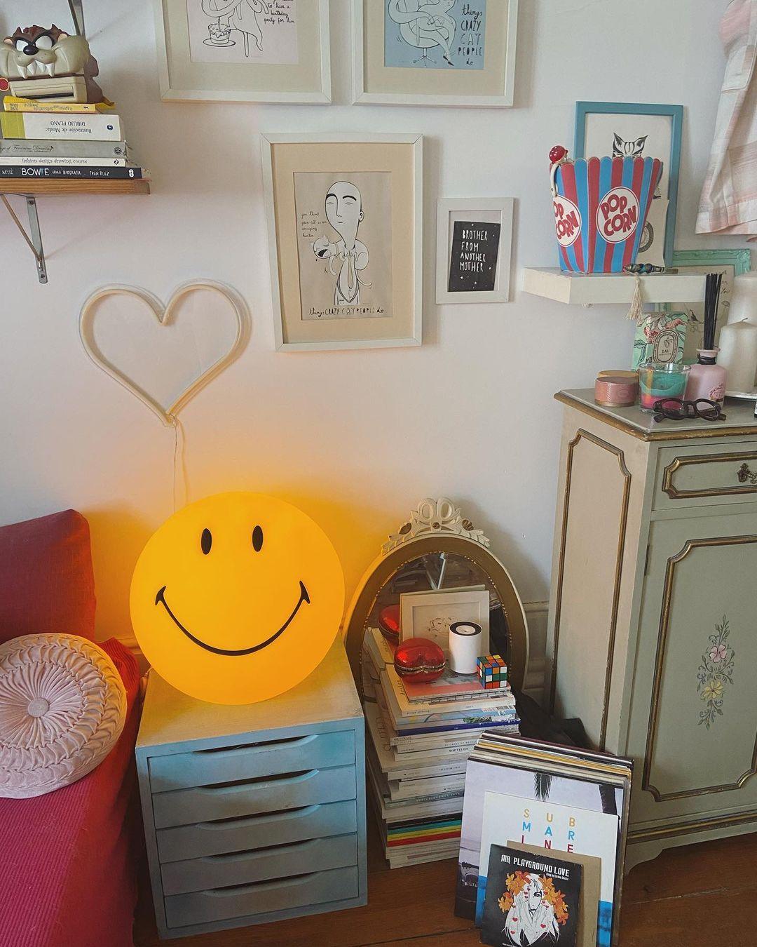 Smiling Table Lamp - view 30
