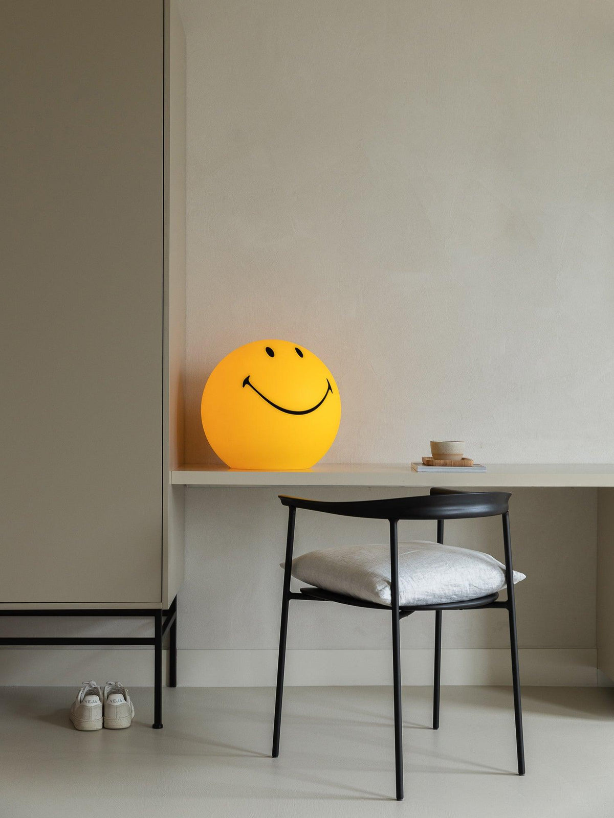Smiling Rechargeable Built-in Battery Table Lamp - view 18