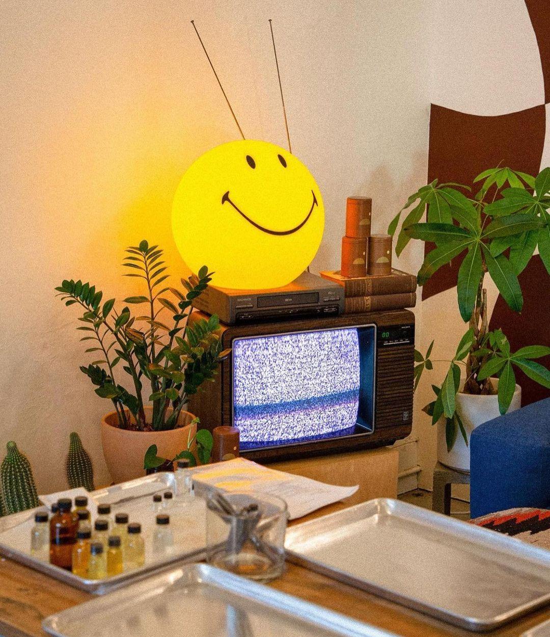 Smiling Rechargeable Built-in Battery Table Lamp - view 19