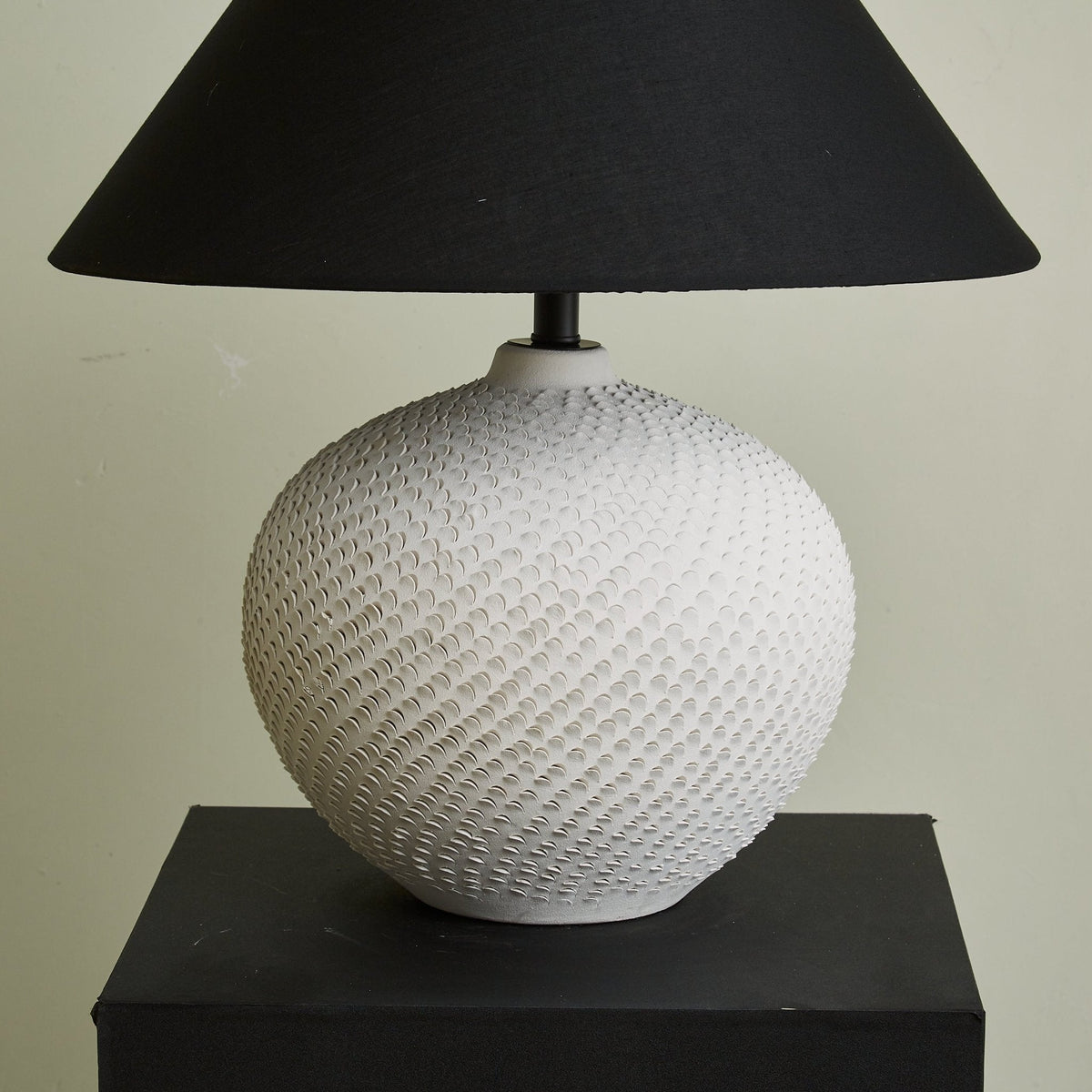 Velvra Table Lamp