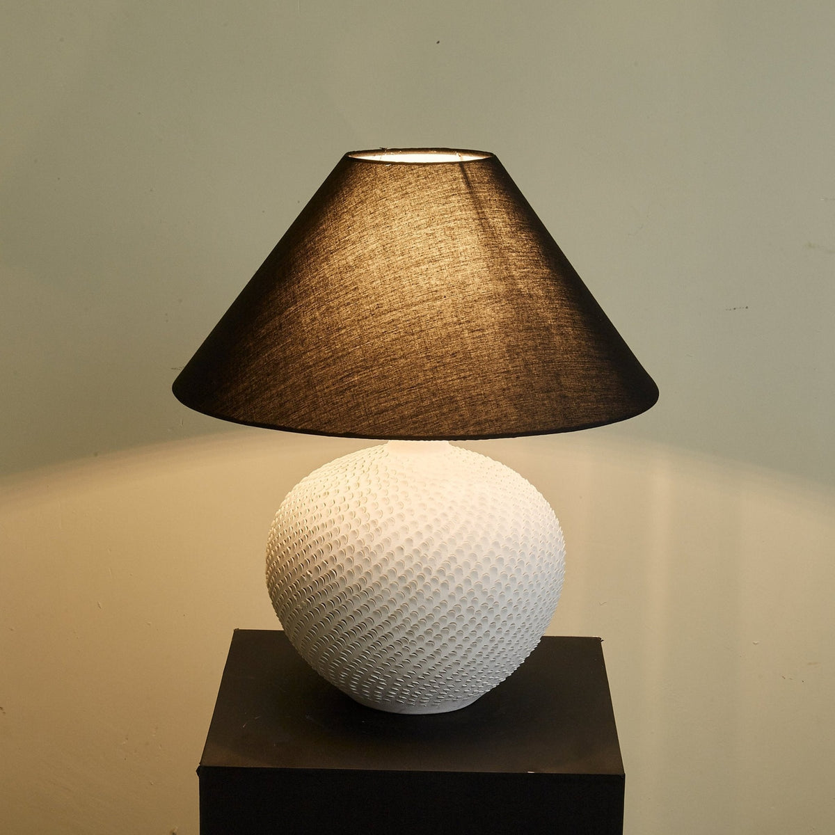 Velvra Table Lamp