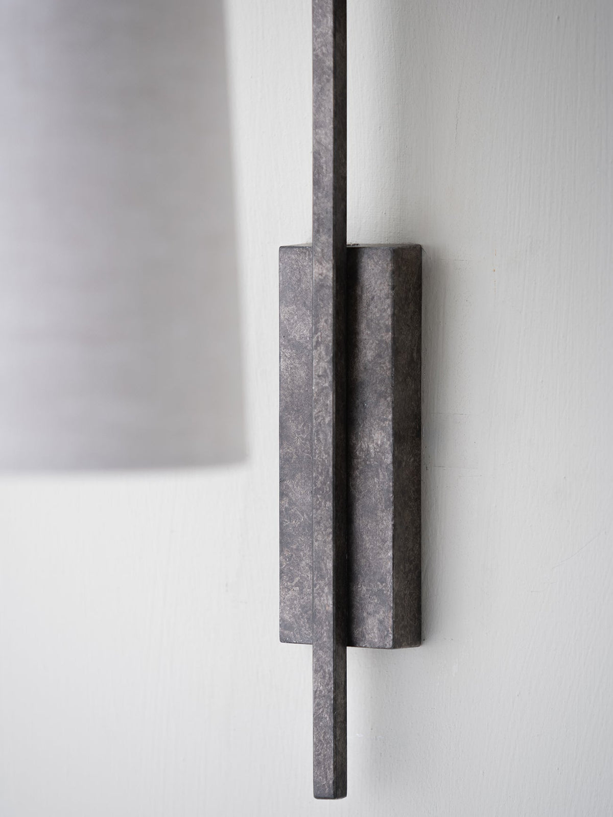 Arc wall lamp