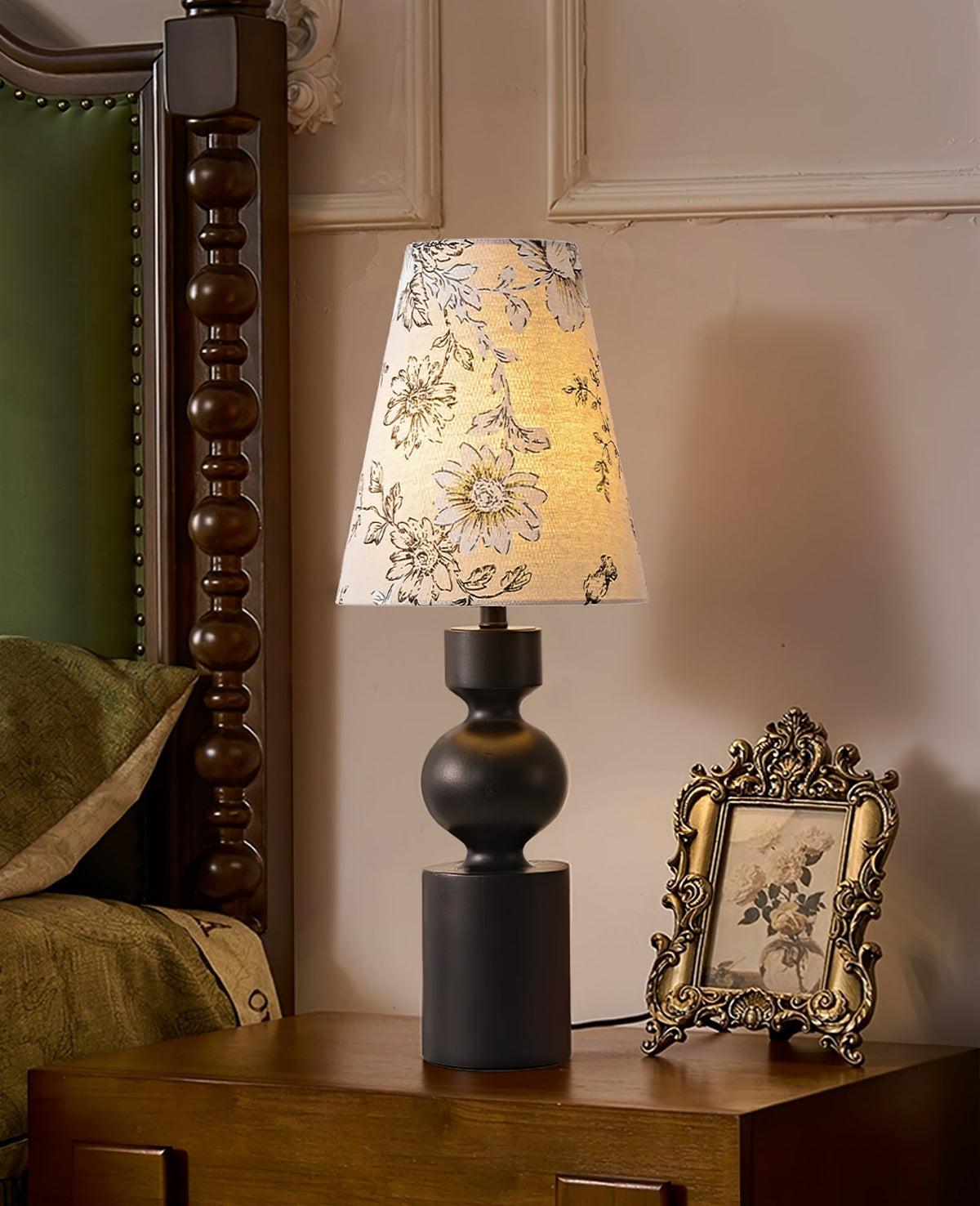 Wooden Flower Pattern Table Lamp